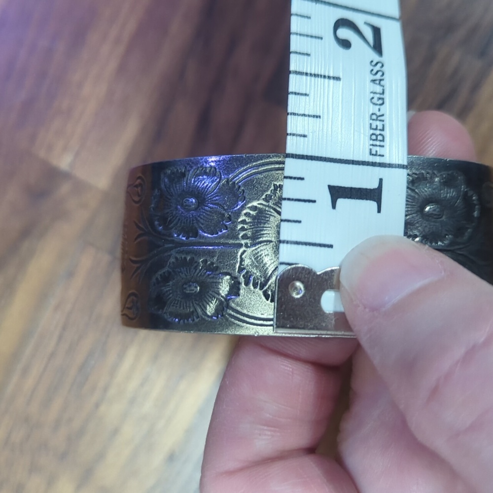Salisbury pewter cuff bracelet October flowers cosmos silver tone - Picture 9 of 9